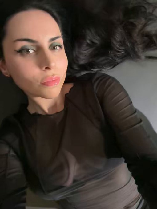 🖤✨ https://t.co/2tU4AcbcTs