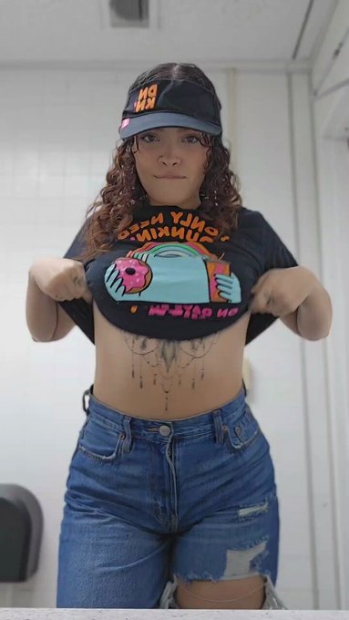 You should dunk in my donut 😉 https://t.co/xa7dsrBF5P