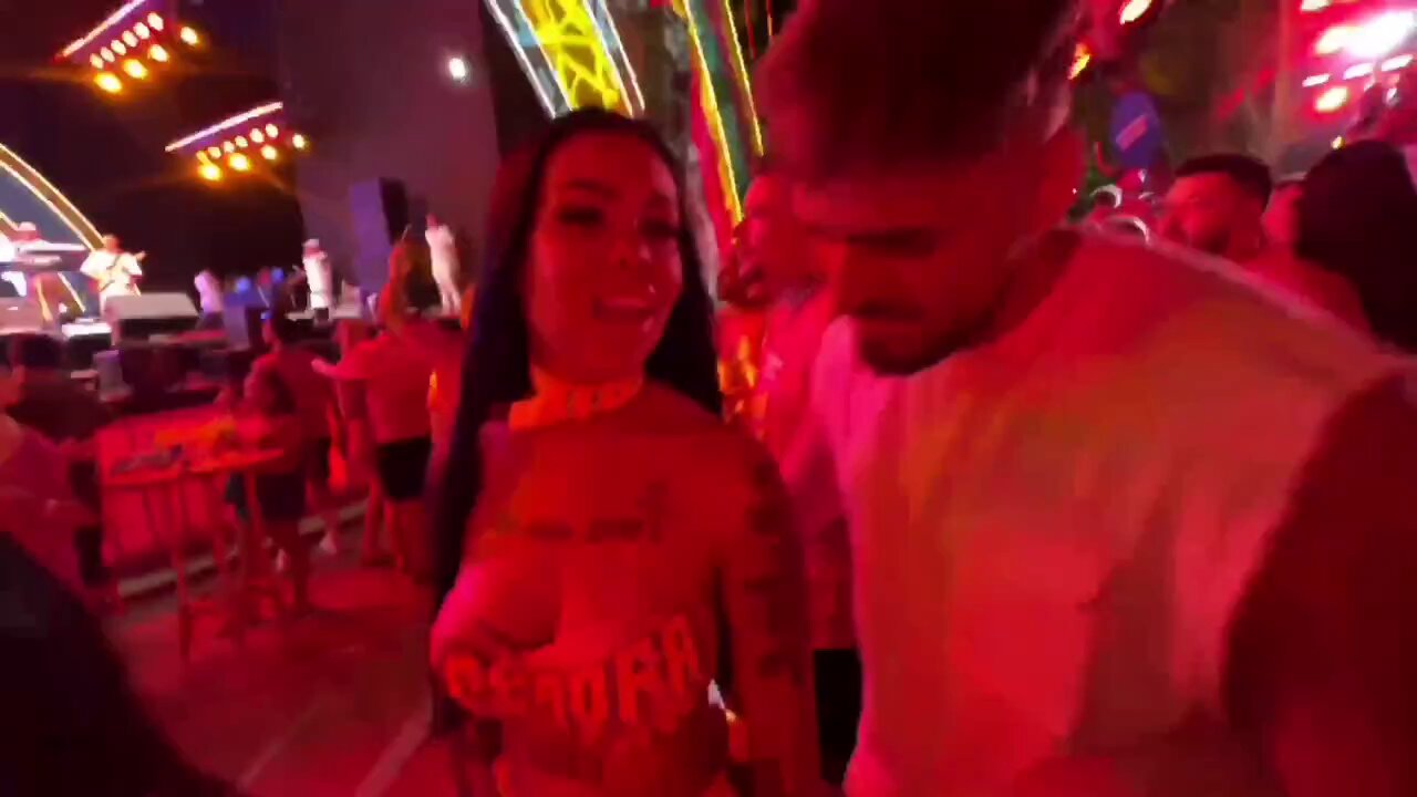 Dj nathi dançando
