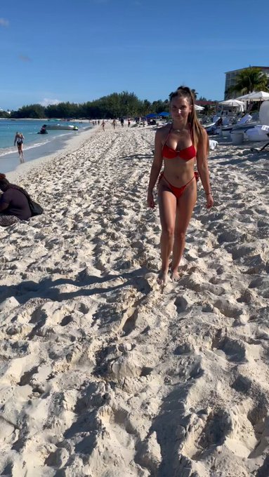 What would you say? 👀 https://t.co/uBE3djUANm<a href="/tag/superbowl"class="tags"><span>#superbowl</span></a>