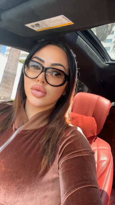 On the go VS at home 🥹 https://t.co/5aLYZMd32D