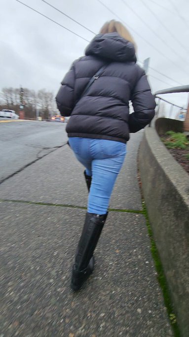 It was a rainy day today, but that didn't stop my cute GILF ass LOL!  🙂  #seattle  #gilfass #over60 #marierocks https://t<a href="/tag/seattle"class="tags"><span>#seattle</span></a><a href="/tag/over60"class="tags"><span>#over60</span></a><a href="/tag/marierocks"class="tags"><span>#marierocks</span></a><a href="/tag/gilfass"class="tags"><span>#gilfass</span></a>