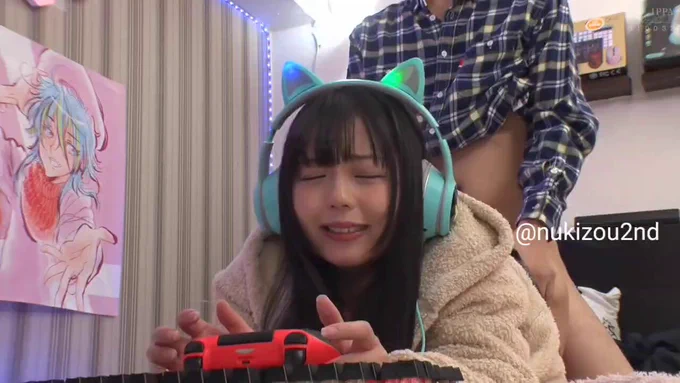ゲームに夢中なJKの妹のアソコを勝手に拝借した結果…