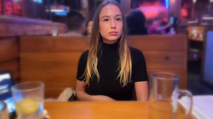 Flashing in the middle of a busy Texas Roadhouse 🤠😈 https://t.co/7zr7Tj1vJC https://t.co/8rl9KcRlVJ