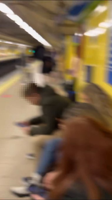 He dejado por varias estaciones del metro de Madrid papeles con mi nickname, si encuentras alguno tienes