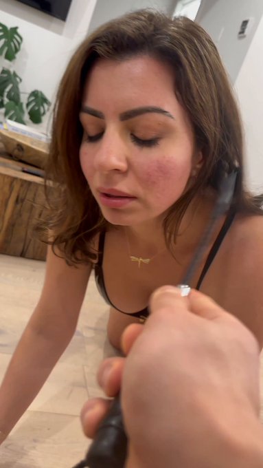 عشاق الاذلال والاهانه ?
لأول مره انزل فيديو كامل مجانا من هذا النوع بحسابي الاونلي الرئيسي ?
سيدي عاقبني