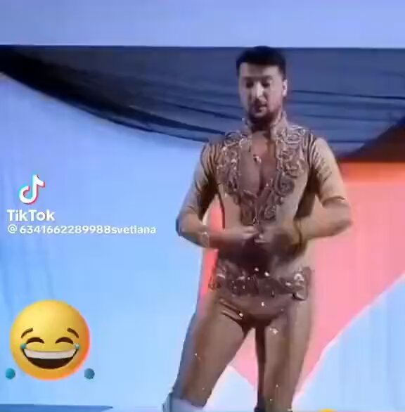 The man in the video is not Volodymyr Zelenskyy, but the dancer Pablo Acosta  from Argentina