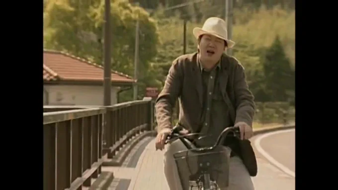 住み慣れた土地を出ていく子ずれの未亡人。 バスを待っていた…。 そこへ現れた男。夫の親類のようだった。 男は言う。 「最後に一発ヤらせてくれ」と。 女は呆れた様子だったが、まんざらでもない。 二人は茂みの覆われた湖畔へ移動し激しく絡み合っていく。