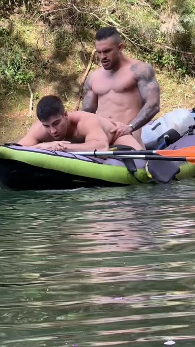 Christmas came loaded with gifts for you!🎄🎅🏻  Subscribe now with a 70% discount and unlock an additional