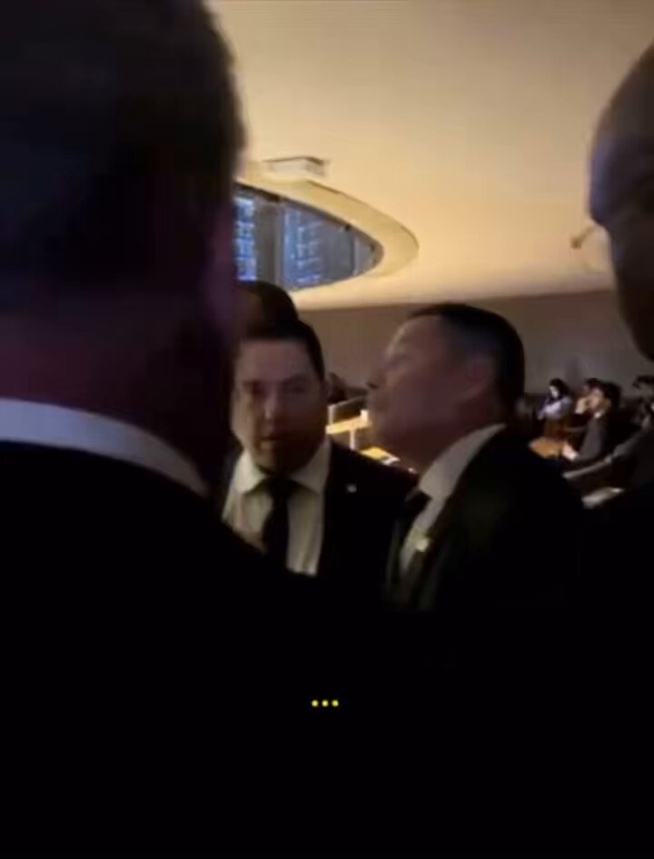 Dino debochado fez bolsonaristas se arrependerem do convite para