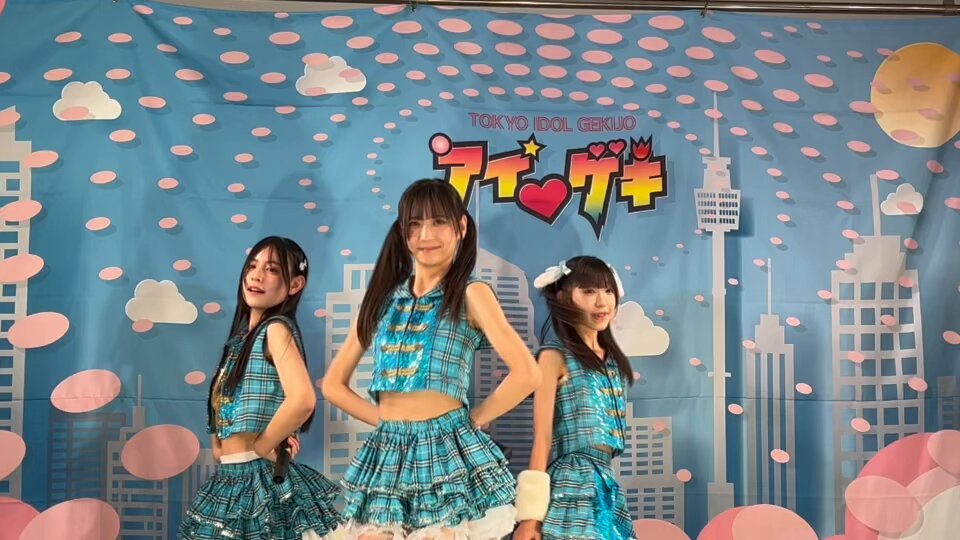 北口キャロライン美利衣　お宝私物2品とサンタ衣装とサイン入り紙袋 けんしろん☀ on X: 