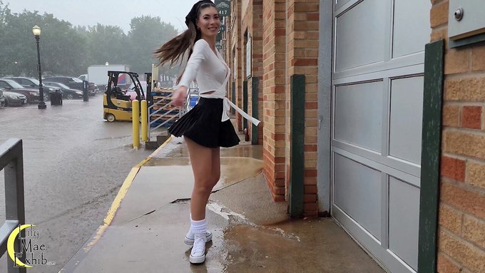 Playing in the rain and accidentally flashed my pussy to a total stranger! https://t.co/127s3InikD<a href="/tag/exhibitionist"class="tags"><span>#exhibitionist</span></a><a href="/tag/publicflashing"class="tags"><span>#publicflashing</span></a><a href="/tag/nakedoutside"class="tags"><span>#nakedoutside</span></a>