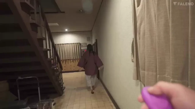 三葉ちはる 即フェラ・即ズボ・リモバイ・電マ・・・・エロ尽くし温泉旅行♨～💋
