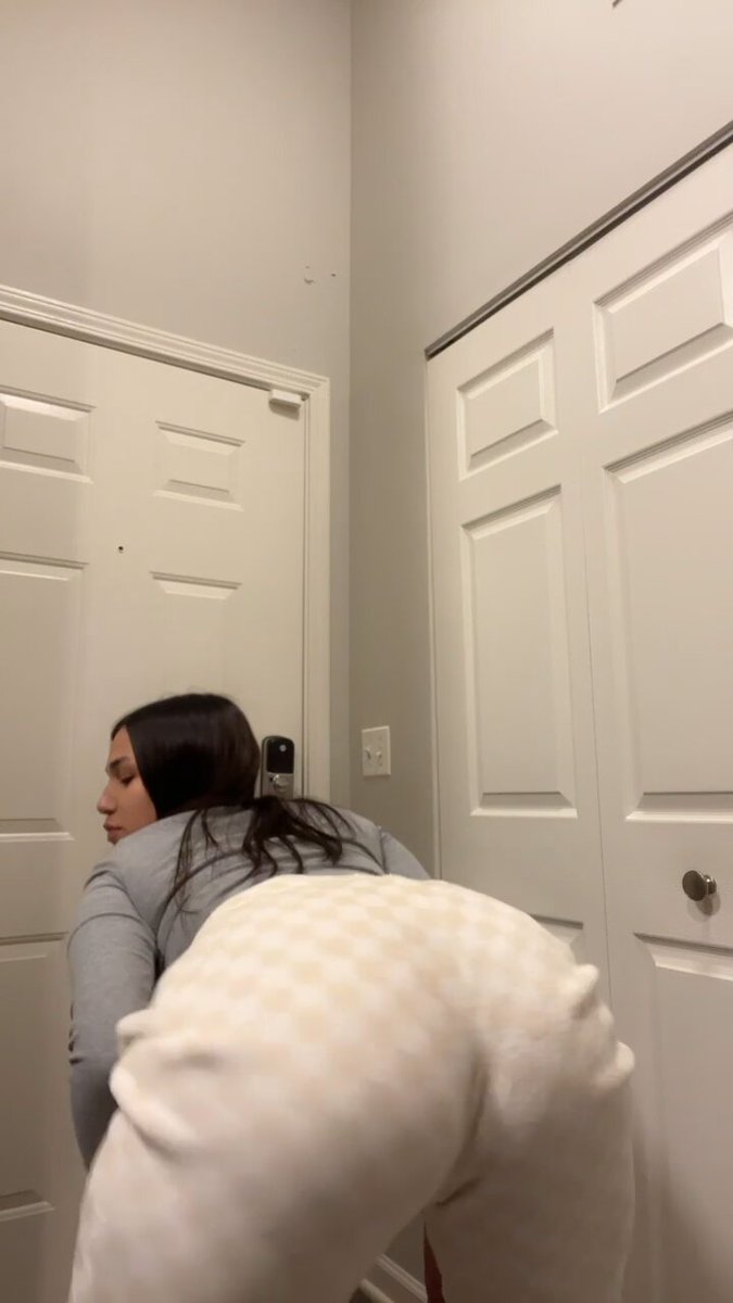 @miakahn_s video Tweet