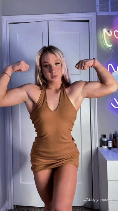 Peeling out of this tight dress to show off https://t.co/tO0rlTGXsy