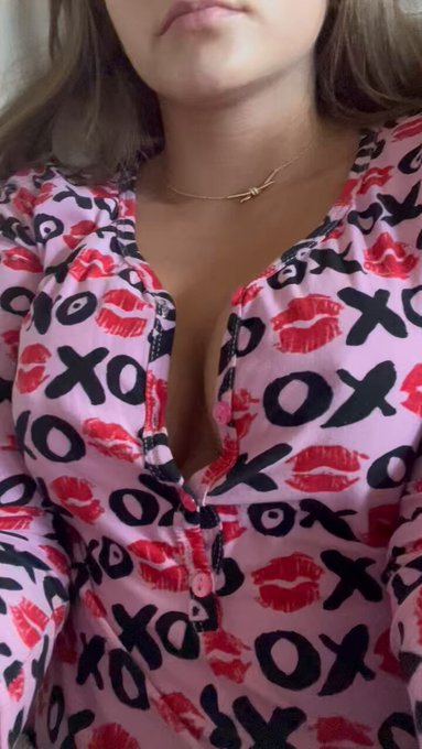 Saturday = staying in bed all day https://t.co/LXxLcyAx0b