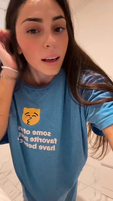 it&rsquo;s actually quadruple xl but that&rsquo;s ok https://t.co/F8oNEt66tN