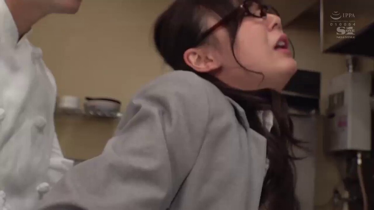 坂道みる じみ～なメガネを外すと・・・超絶美女💕 悶え顔が可愛ぃ～😍