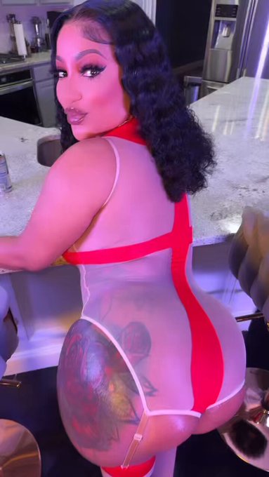 I&rsquo;m live on Onlyfans right now click the link in my bio and subscribe https://t.co/ChIYOdqhAv