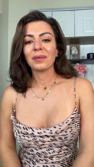 حبايبي للتذكير تقدرون تصوتون كل يوم بخصوص ترشيح الAVN ?
بحال فزنا راح تفرحوني هواي واكيد اعمل بث مباشر