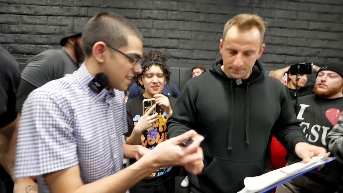 Taco on X: Vitaly shows N3on pictures of Sam Franks nudes then she Spits  on him t.coQQ4NCO0pEY  X