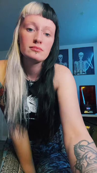 Tell me what you think 🖤✨ #original #music #sammiebeare #lyrics #sadsongs https://t.co/cKBK2AqLnP<a href="/tag/original"class="tags">#original</a><a href="/tag/music"class="tags">#music</a><a href="/tag/sammiebeare"class="tags">#sammiebeare</a><a href="/tag/lyrics"class="tags"><span>#lyrics</span></a><a href="/tag/sadsongs"class="tags"><span>#sadsongs</span></a>