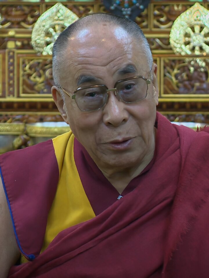 Далай лама учения. Далай-лама xiv тензин гьяцо. Далай лама 14. Man with the dalai lama. Далай лама 13.