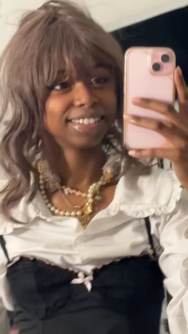 1 pic. Gonna be selling this video later :3 ? https://t.co/Do75K8Jkz0