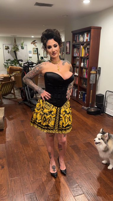 Full look! https://t.co/nennmEXRLh