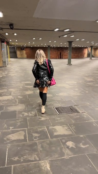 E se mi incontrassi in metro? 😏 https://t.co/RWFXpQ8TVY<a href="/tag/black"class="tags"><span>#black</span></a><a href="/tag/sex"class="tags"><span>#sex</span></a><a href="/tag/blonde"class="tags"><span>#blonde</span></a><a href="/tag/pussy"class="tags"><span>#pussy</span></a>