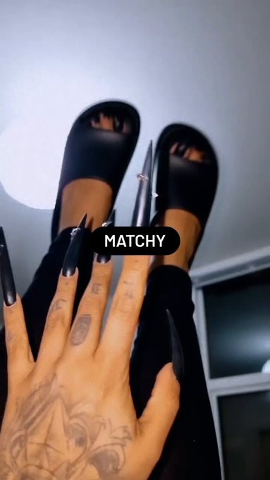 THE GODDESS REEM’s pics and videos