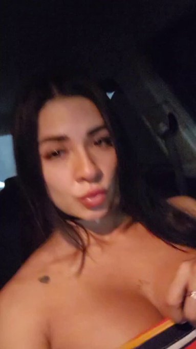 Bien madurita 😏 https://t.co/uwXqKk5OC2 https://t.co/edLsp9QsZW