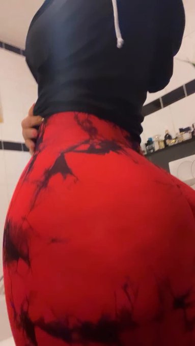 New fitness legging, does it fit?👀 https://t.co/9sVP0LZXhz<a href="/tag/throne"class="tags"><span>#throne</span></a><a href="/tag/wishlist"class="tags"><span>#wishlist</span></a>