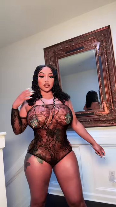 I&rsquo;m live on my Onlyfans in 5 mins so click the link in my bio 💦💦💦 https://t.co/S2g8dja1P5