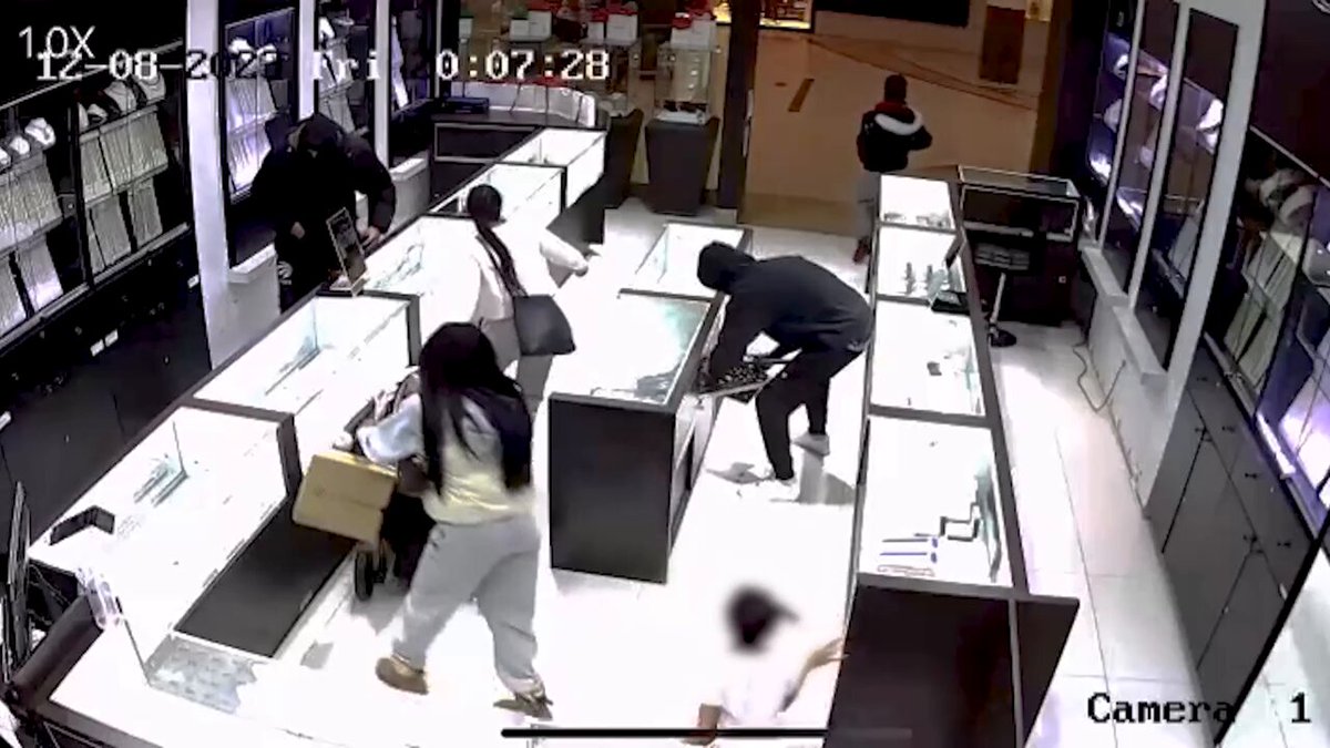 Jewelry store shop in security mall