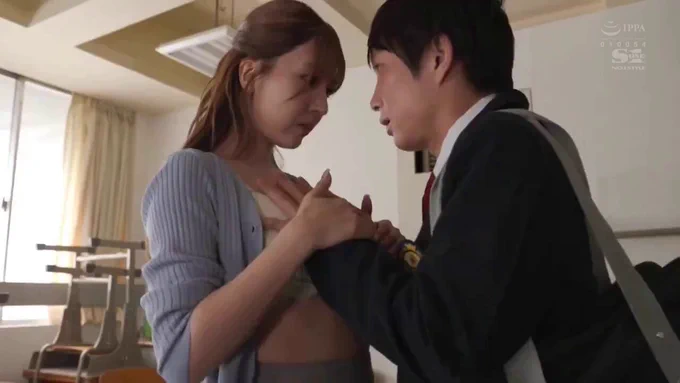 勃ち盛りな教え子を優しくこっそりヌく美人教師。
