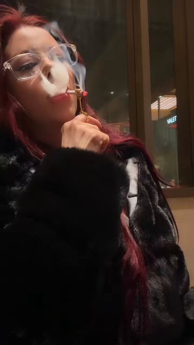 Doing a meet & greet at a Las Vegas dispensary in the near future… wanna come fire one up with me… https://t