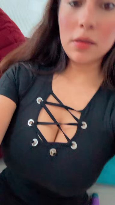 Estaré subiendo contenido en onlyfans  ??
Lunes, Miércoles, Viernes y Sábado a las 9pm los espero por