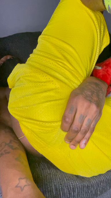 Just watching tv 😈 https://t.co/vFqF48Gceb