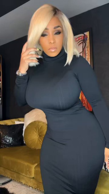 Black 🖤 https://t.co/xt2R7Mmgto https://t.co/kfYsKCMBZI