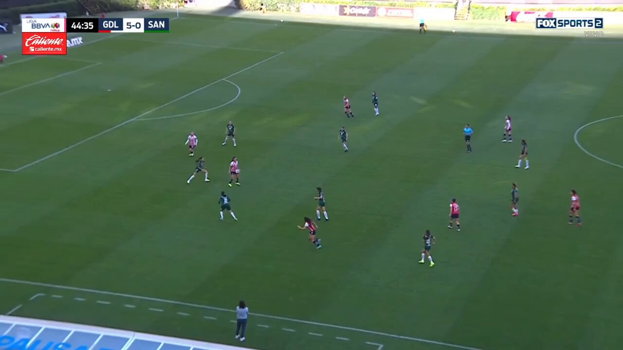 ¡La cura de todo mal! ❤️‍🩹🚑La doctora del gol, @Boyi58  receta el sexto de @ChivasFemenil  😱