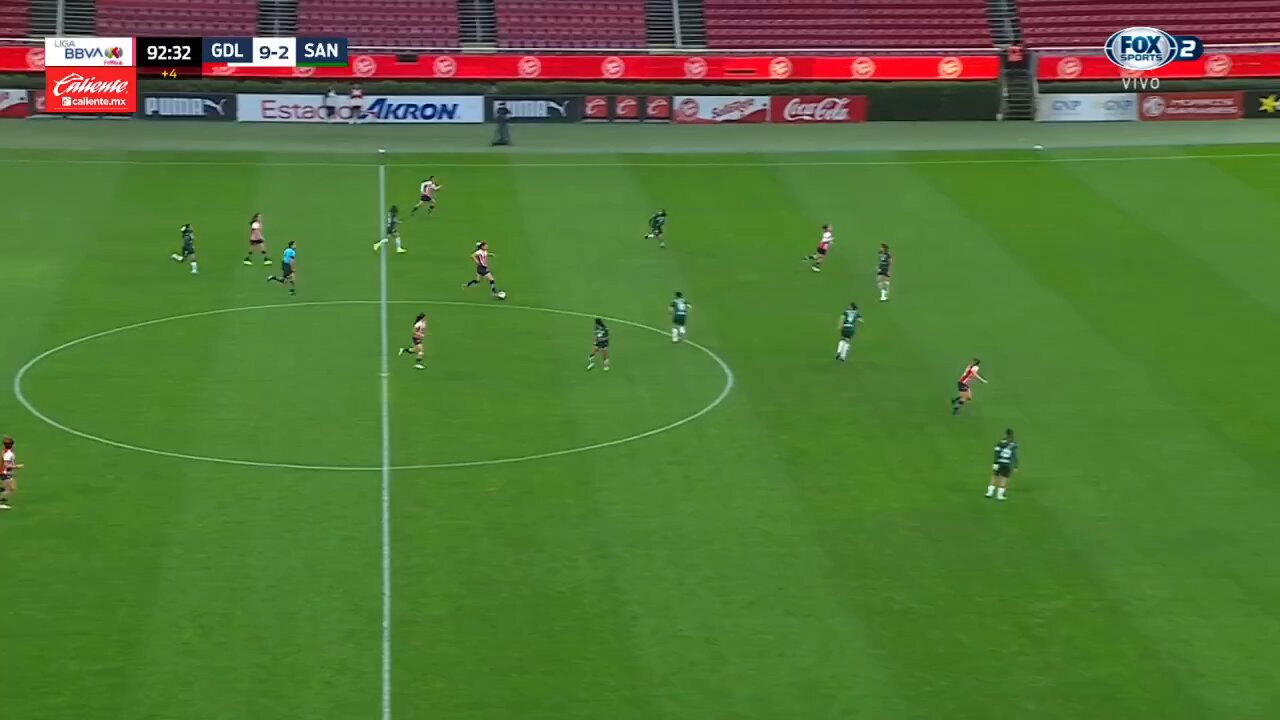 ¿Pero que ... ? 🤯😱La doctora del gol @Boyi58 💉inyecta el último de las @ChivasFemenil 🔴⚪️