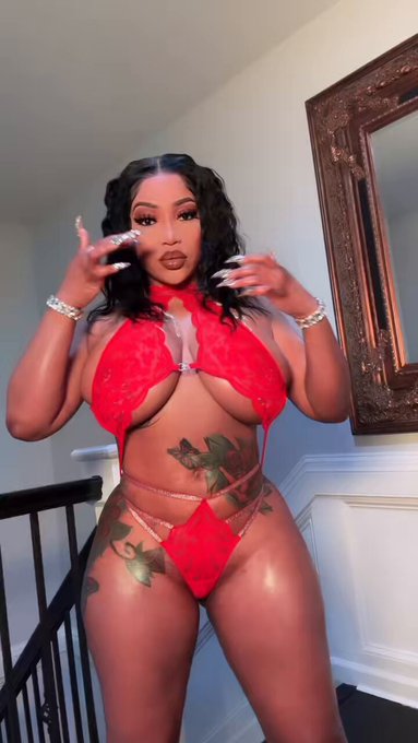 I&rsquo;m live on my Onlyfans in 5 mins so click the link in my bio and subscribe now 🥰🥰🥰💦 https://t.co/rB