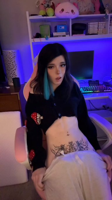 Would a big dick goth girl like me convince you life is worth living after all? 😉 https://t.co/IRStD