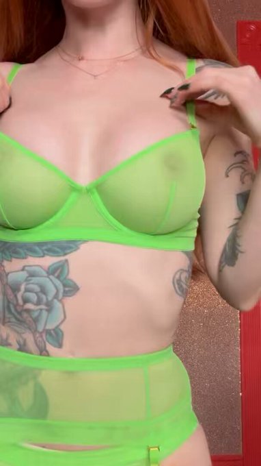 Lingerie addict 💁🏻&zwj;♀️ https://t.co/aQL0PBSp5q