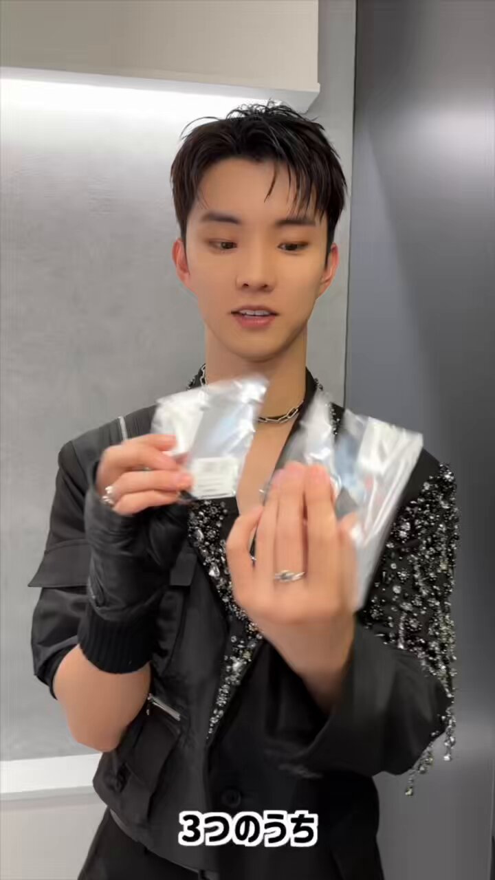 THE BOYZ ペンライト & ミニペンライトキーホルダー Amazon.co.jp: BOYNEXTDOOR ボーイネクストドア キーホルダー