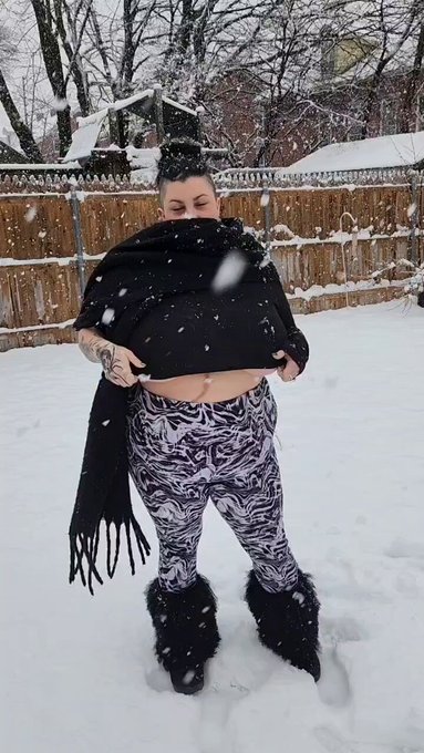 I LOVE snow #flashing #bbw https://t.co/4vSFRB88qP<a href="/tag/flashing"class="tags">#flashing</a><a href="/tag/bbw"class="tags">#bbw</a>