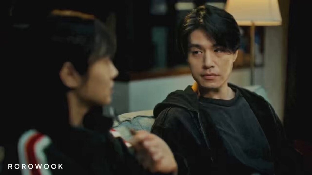 “Listen up, Kong Altan.” I love the second when Dong Wook turned his smile to speak this quote. The power of Jin Man’s voice made my heart beat to the roof. 🥰 #leedongwook #이동욱...