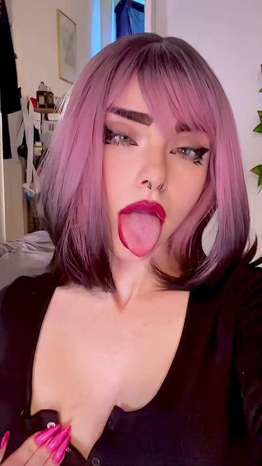 Runa Rainbow’s pics and videos