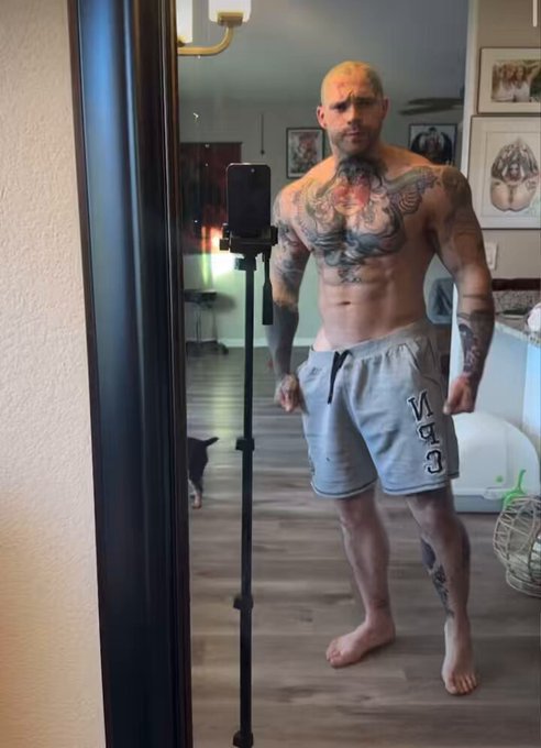 226lbs today less than 6 weeks left till show day ❤️ https://t.co/8VdCLlHP7F